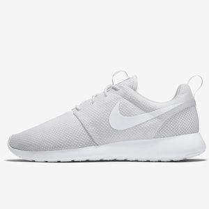 White Nike Roshe